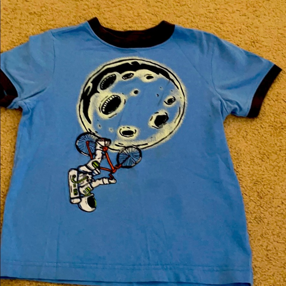 Gymboree blue boy’s t-shirt - size 5 - cosmos